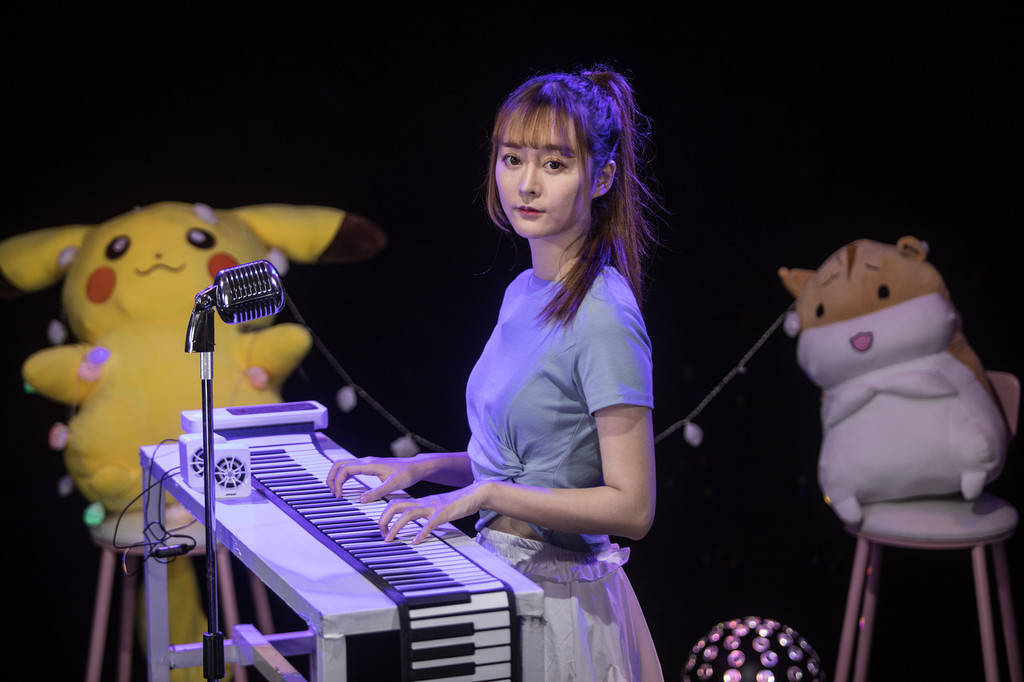 千万的粉丝,她自己的品牌音格格手卷钢琴在天猫同品类中销量排名第一