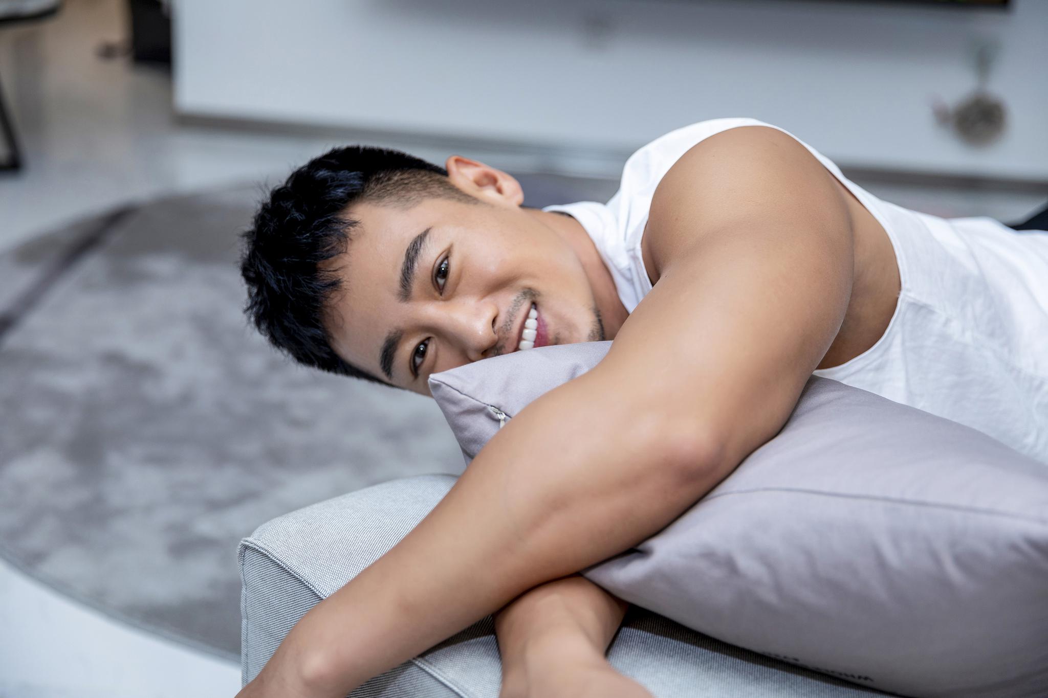 亓航七夕节实力宠粉 女友视角写真让人心空