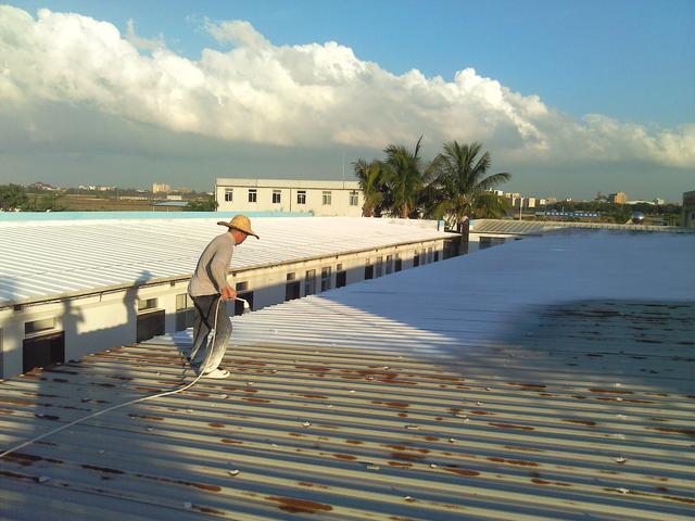 我在楼顶刷层隔热涂料,隔热降温