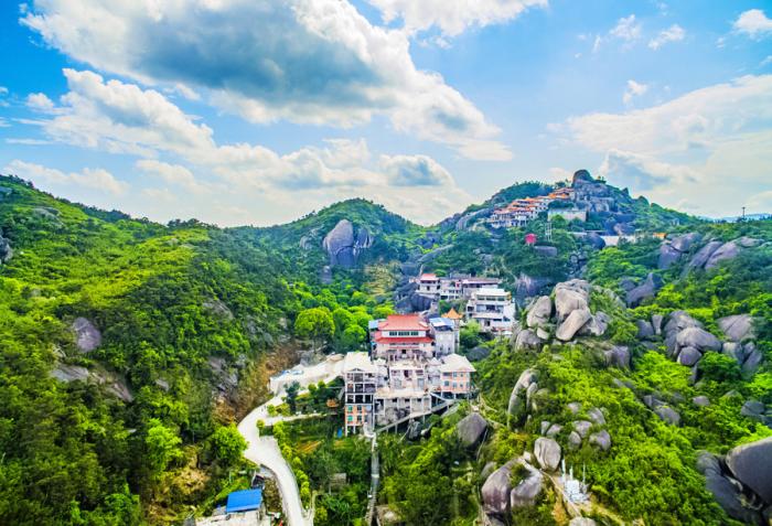 这儿有兔儿岭的怪石嶙峋,千岛湖的山清水秀,素有"雅胜鼓山"的