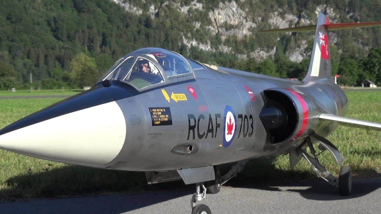 在f-104战斗机之前,美国航空业所崇尚的是大型化,重型化的战斗机设计