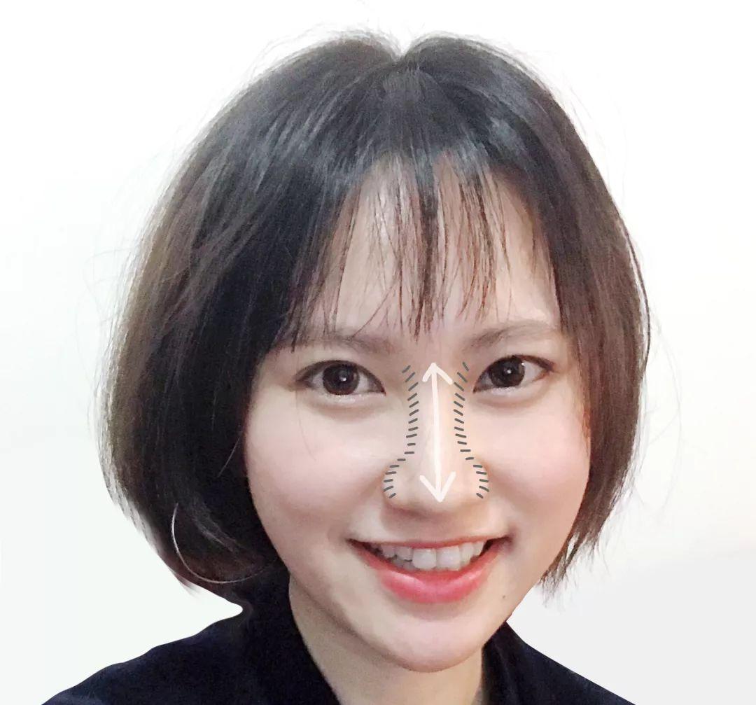 阴影这样打朝天鼻型建议先在鼻头打上倒三角形的阴影,就