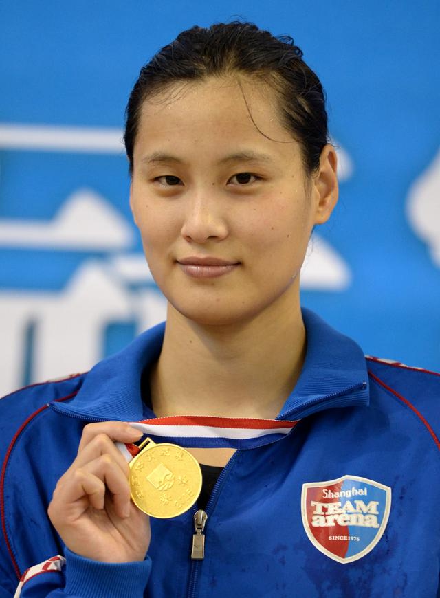 曾因身材风头远超刘翔,嫁5岁青梅竹马|陆滢|施扬|泳池_新浪网