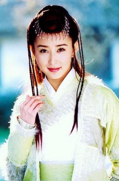1998年,20岁的胡静参演首部电视剧《大明宫词》,《少年张三丰》中