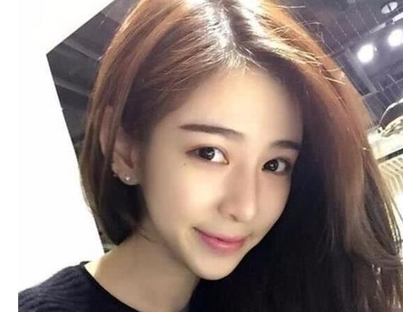 王思聪新女友高清照片曝光,素颜照和精修图完全就是两个人