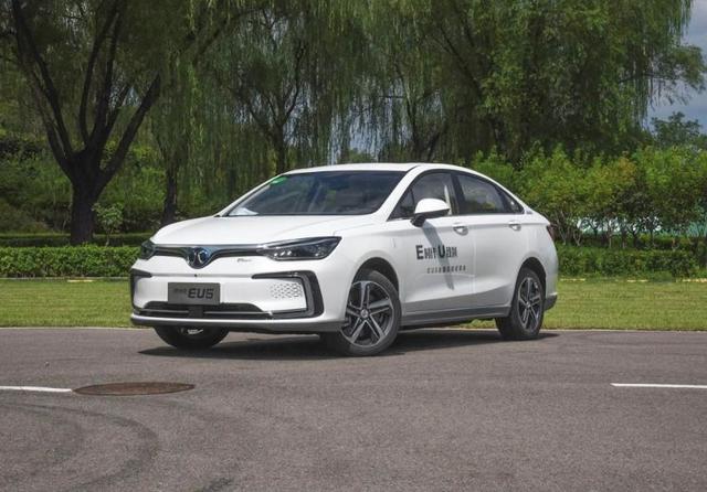 补贴退坡 销量下降明显 新能源车企下半年将如何面对