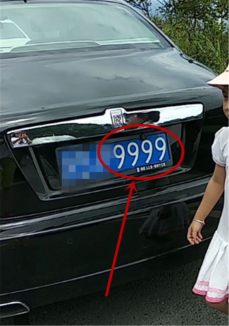 达州一大佬座驾,730万劳斯莱斯,挂9999车牌,还是当地唯一一台