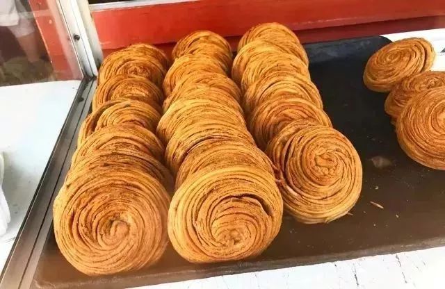 红白马蹄炸肉火烧北京人最爱的17种烧饼全吃过算我酥