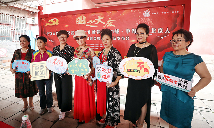 上千北京大妈报名北宣队 承诺不抢座|组图