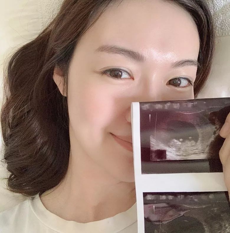 前港姐自曝验足四次孕:一度以为验孕棒不准|验孕棒|叶翠翠|怀孕_新浪