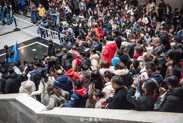 西安第一网红景区,从来不缺游客,连外国人都来凑热闹