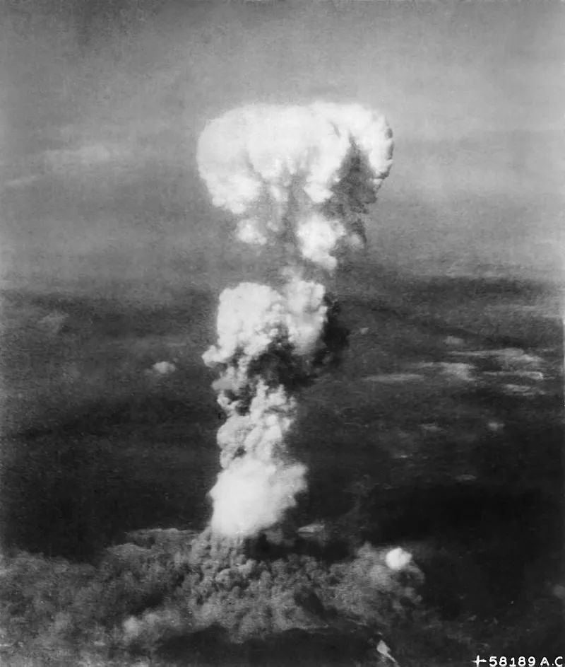  ▲资料图片：“小男孩”在广岛上空引爆，产生巨大的蕈状云。