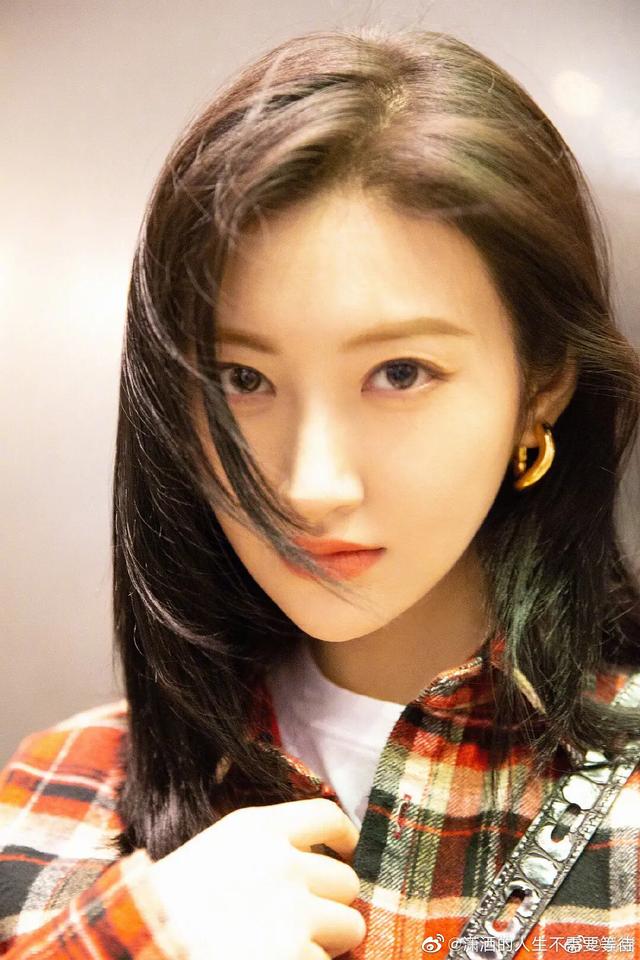 景甜的悲伤蛙双眼皮修复了可惜也还是变不回从前的美丽了