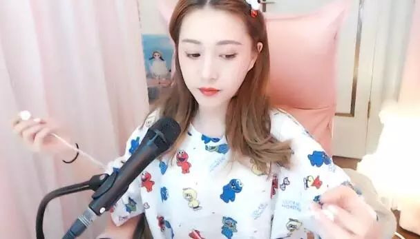 前ir电母主播安安转签李先生华炬公会 首播一天就夺得夏季头条