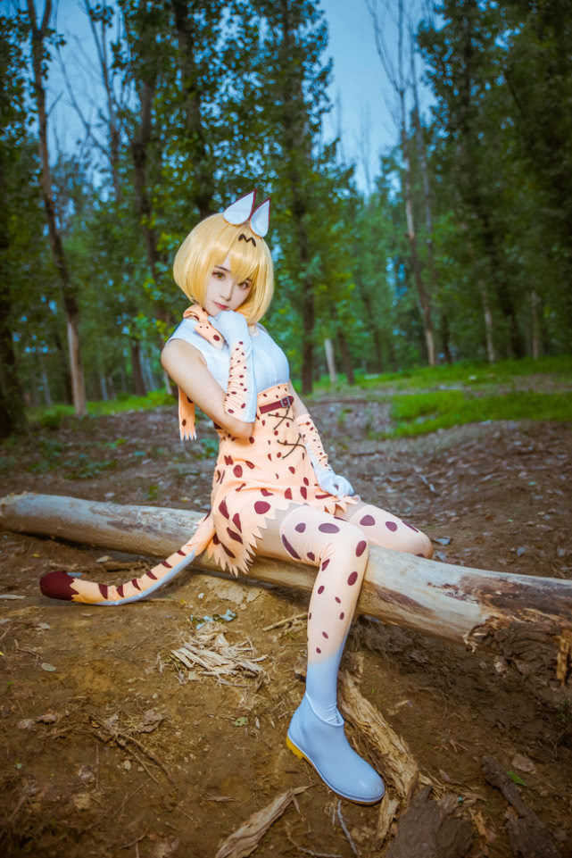 兽娘动物园薮猫cos:要陪我去森林里玩吗?我要抓知了