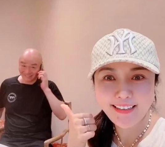 他们就是法印的扮演者侯堃老师,以及小桃红的扮演者刘淼老师.