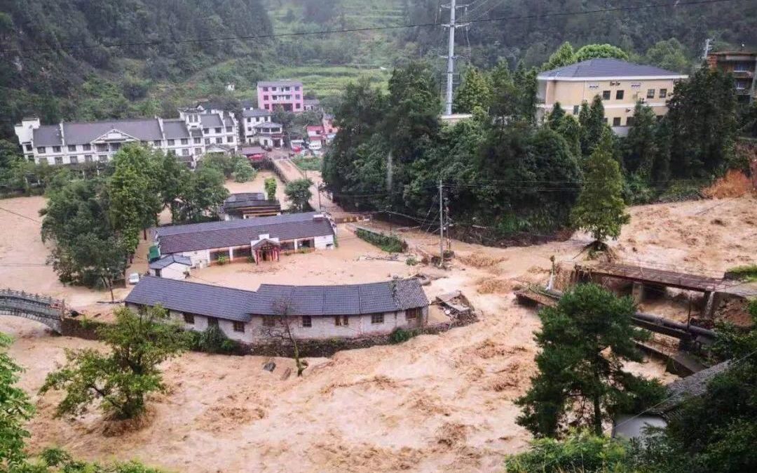 受台风“利奇马”影响，杭州临安两镇突发山洪泥石流，目前已导致3人死亡，4人失联。杭州市政府新闻办供图
