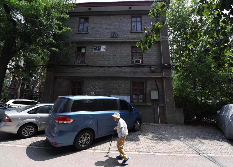 作家边东子自述如今特楼被保护李佩肯定特别高兴