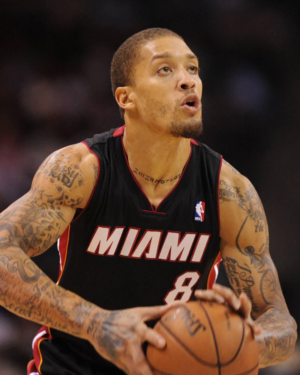 今日图集:08年榜眼秀迈克尔-比斯利