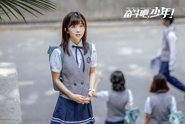 奋斗吧少年热播宋伊人化身撕漫少女