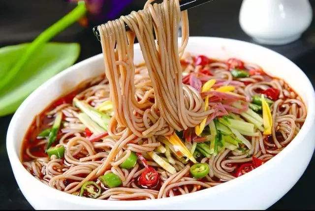 陕西著名的传统面食小吃——荞面饸饹