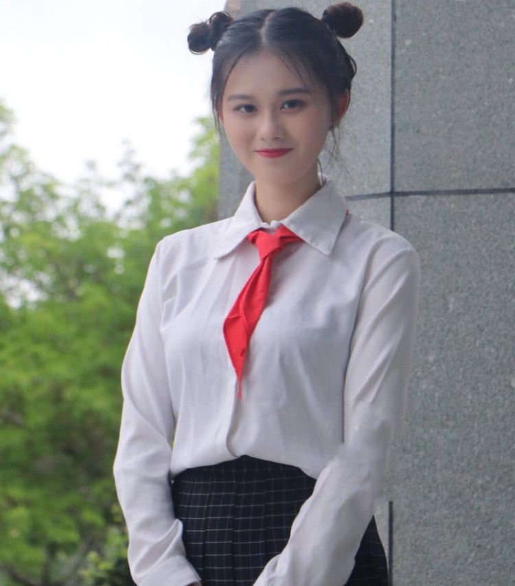 街头女生最潮的穿搭:"上装12岁,下装22岁",秒变校园女神|小姐姐|上装