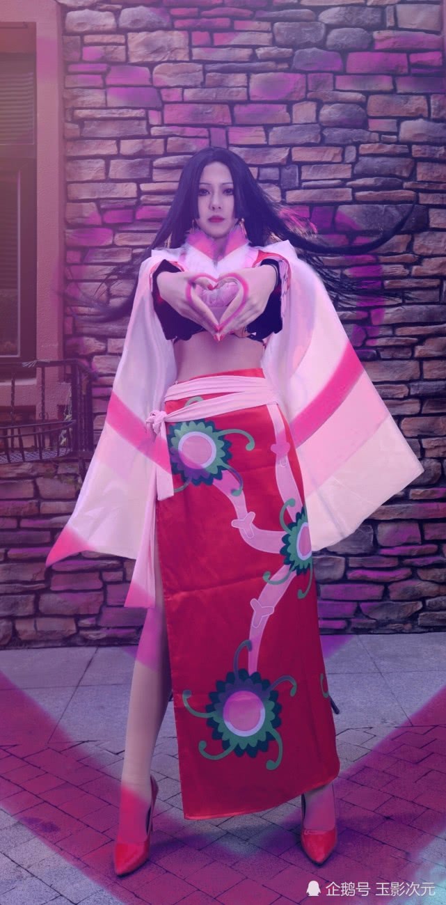 航海王cosplay最强cp路飞与女帝:妾身会跟你去天涯海角