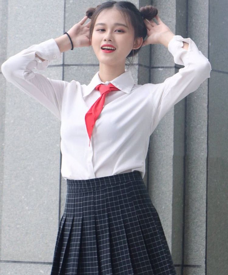街头女生最潮的穿搭:"上装12岁,下装22岁",秒变校园女神|小姐姐|上装
