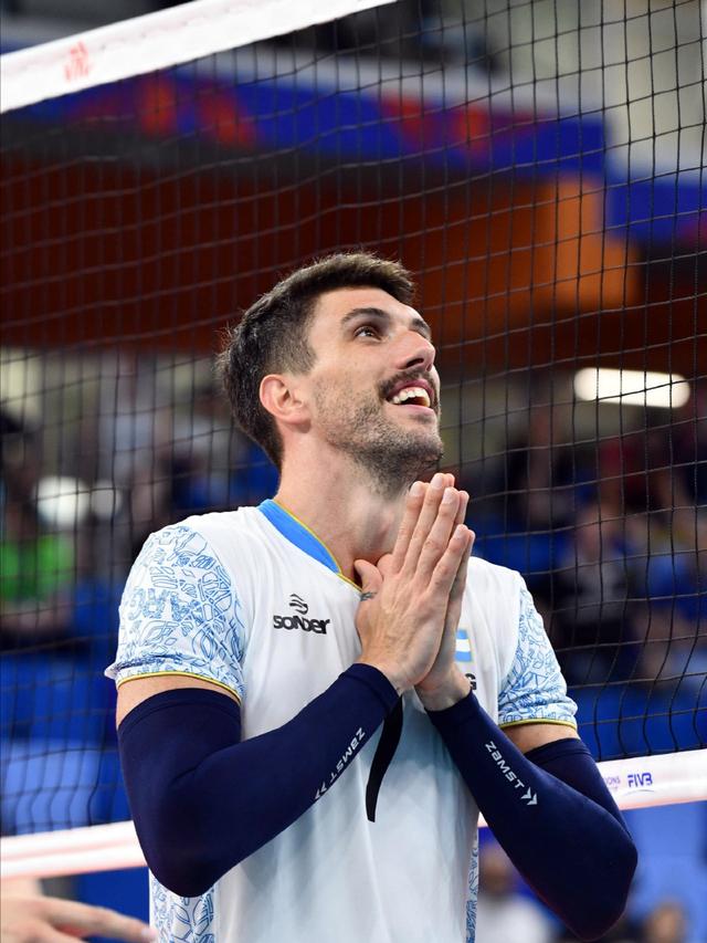 三位球员分别是曾经在上海男排效力的主攻手7号孔蒂,2号佩尔亚拉,1