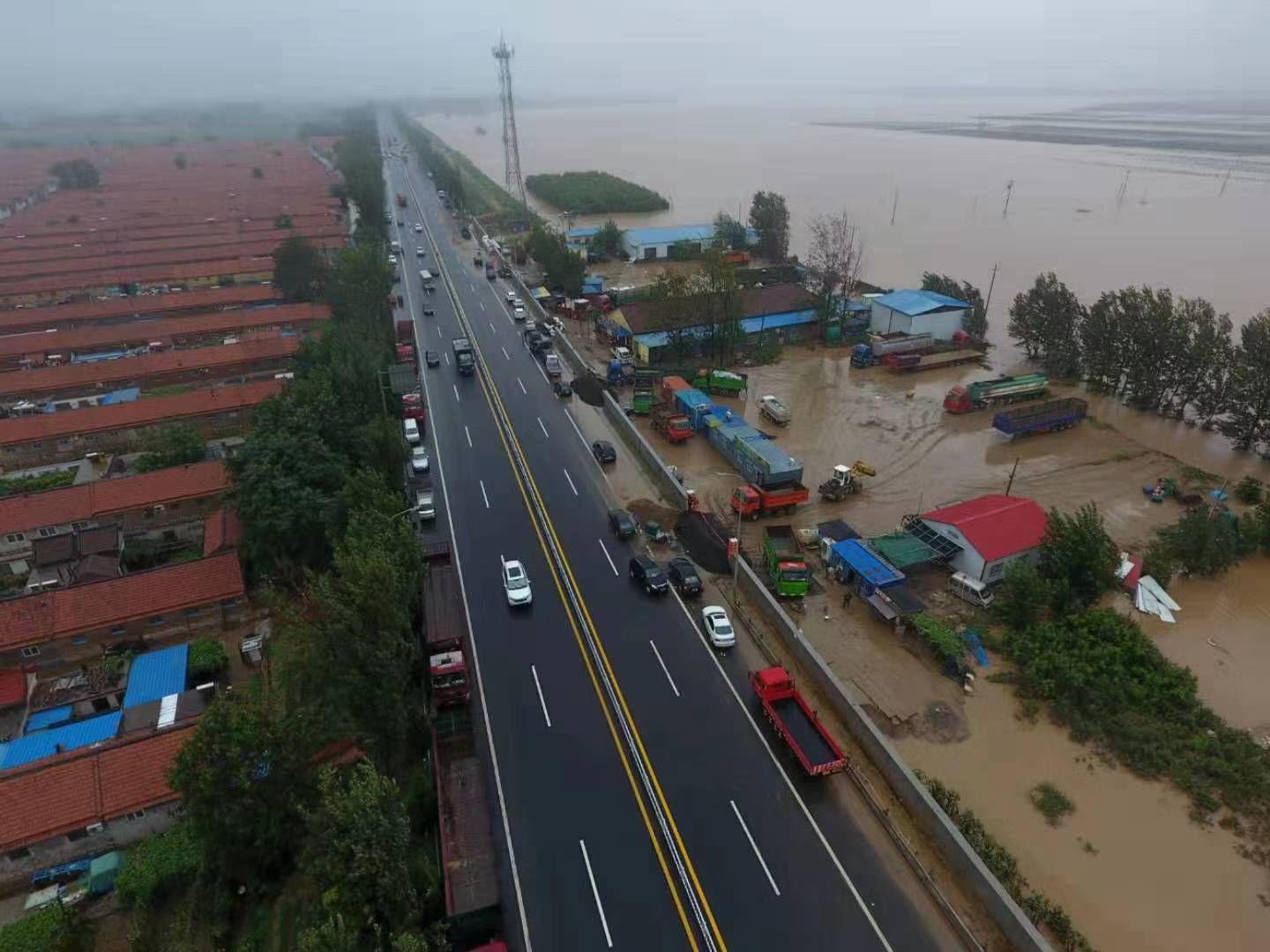 山东寿光降雨未停 弥河凌晨漫堤下游河滩地部分被淹