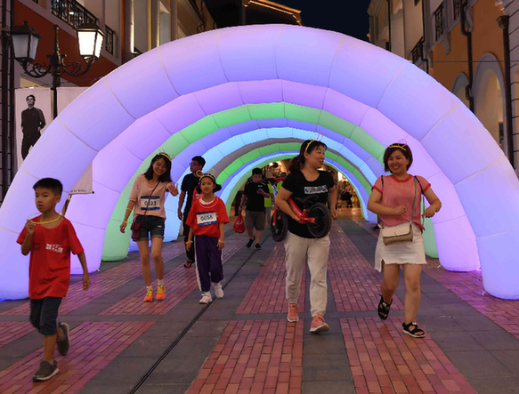 "我最闪亮"亲子荧光跑在合肥滨湖开跑|荧光跑_新浪新闻