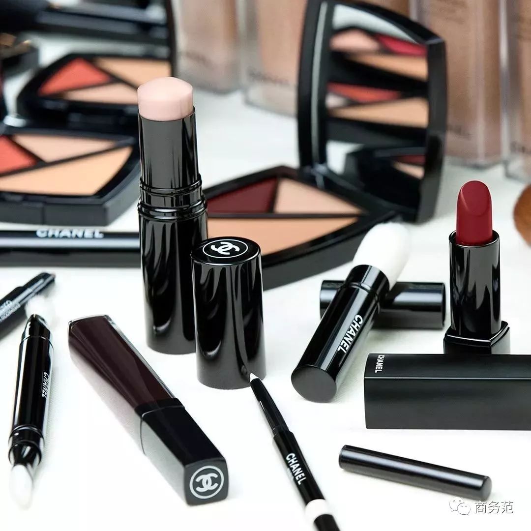 新手化妆要准备什么化妆品 50岁和老年人用什么化妆品好