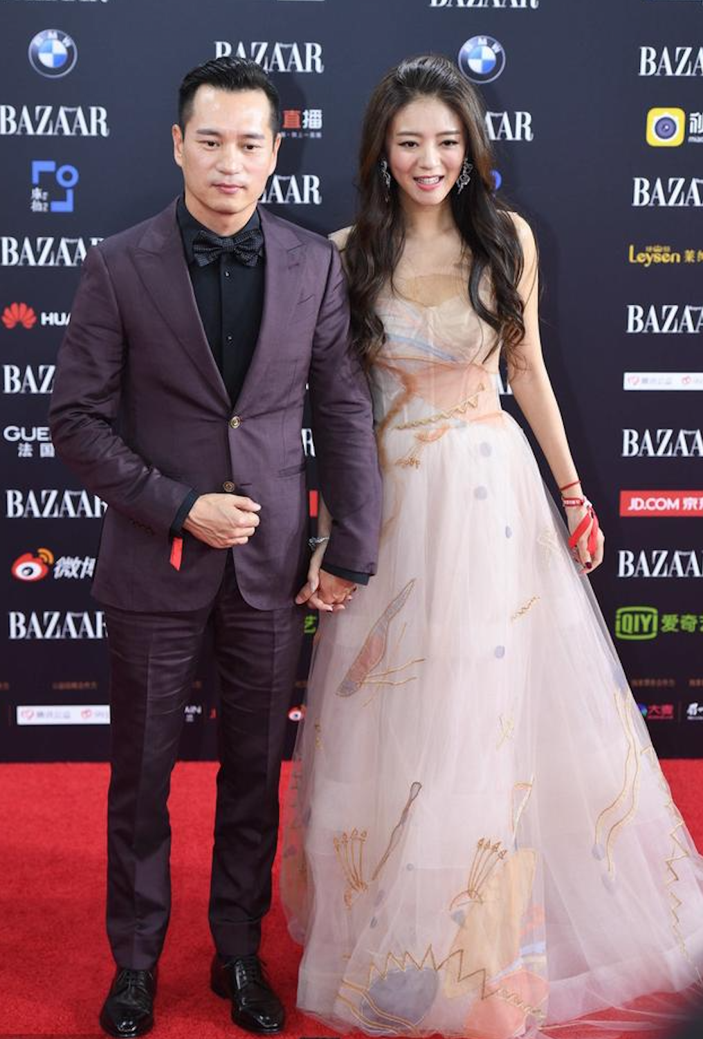 安以轩与陈荣炼的儿子一出生就有巨钻傍身,这也没有什么好意外,本身