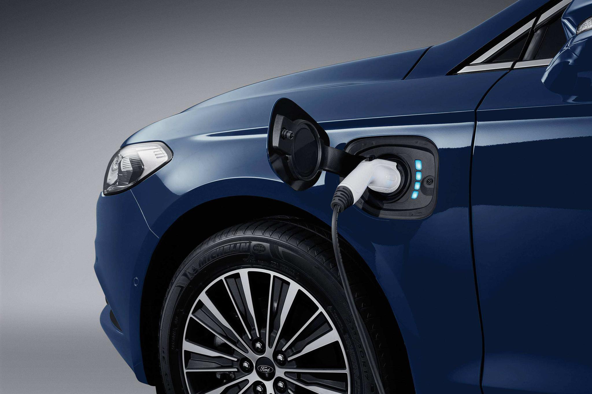 政策放宽油电混动限制,丰田这头狼,真的来了-新浪汽车