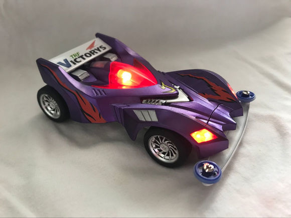 鲨鱼系统是可以将整个四驱赛车车身会覆盖一层鲨鱼模样的"空气罩"