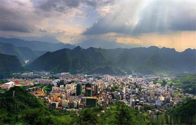 重庆存在感最低的县区,距主城区超三百公里,经济全市垫底!