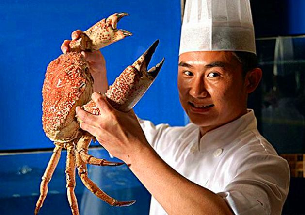 世界上最大的皇帝蟹体重达72斤一只至少2000元