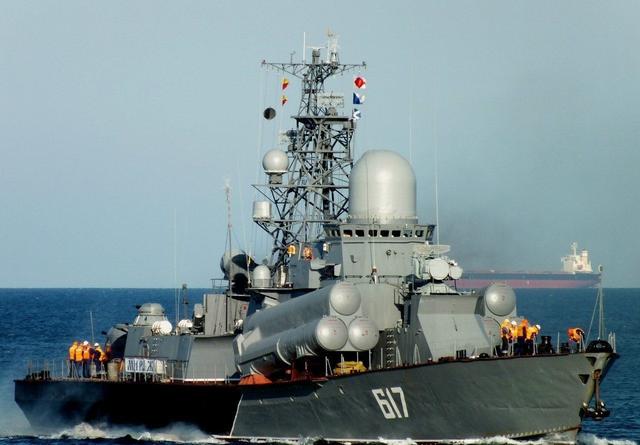 俄罗斯彻底被激怒,导弹舰当即堵上门报复