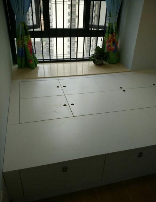 家里的飘窗可别荒废，学聪明人做个小改造，太温馨实用了！巧妙