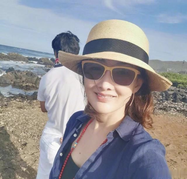 牛莉晒与靳东合影两人颜值超养眼一郎和那文的四度合作