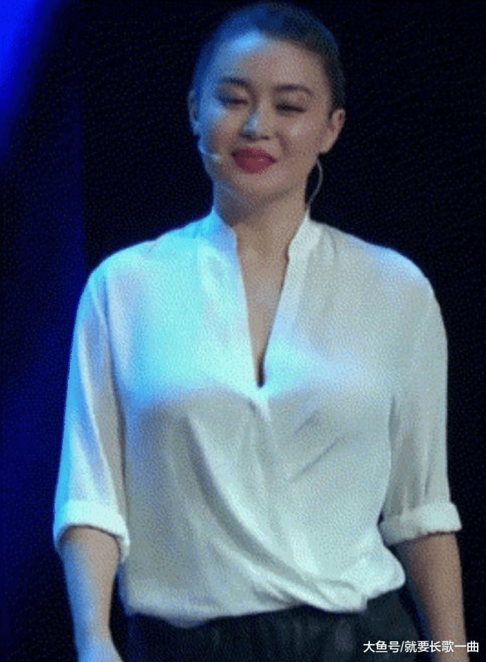 关婷娜这么胖为什么还有人说她美看了她穿衬衫的样子就懂了