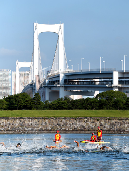 比赛场地东京湾水域。