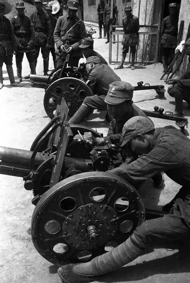 小于100毫米的炮别来烦我!《亮剑》中晋西北铁三角吹牛,谁也不服谁啊