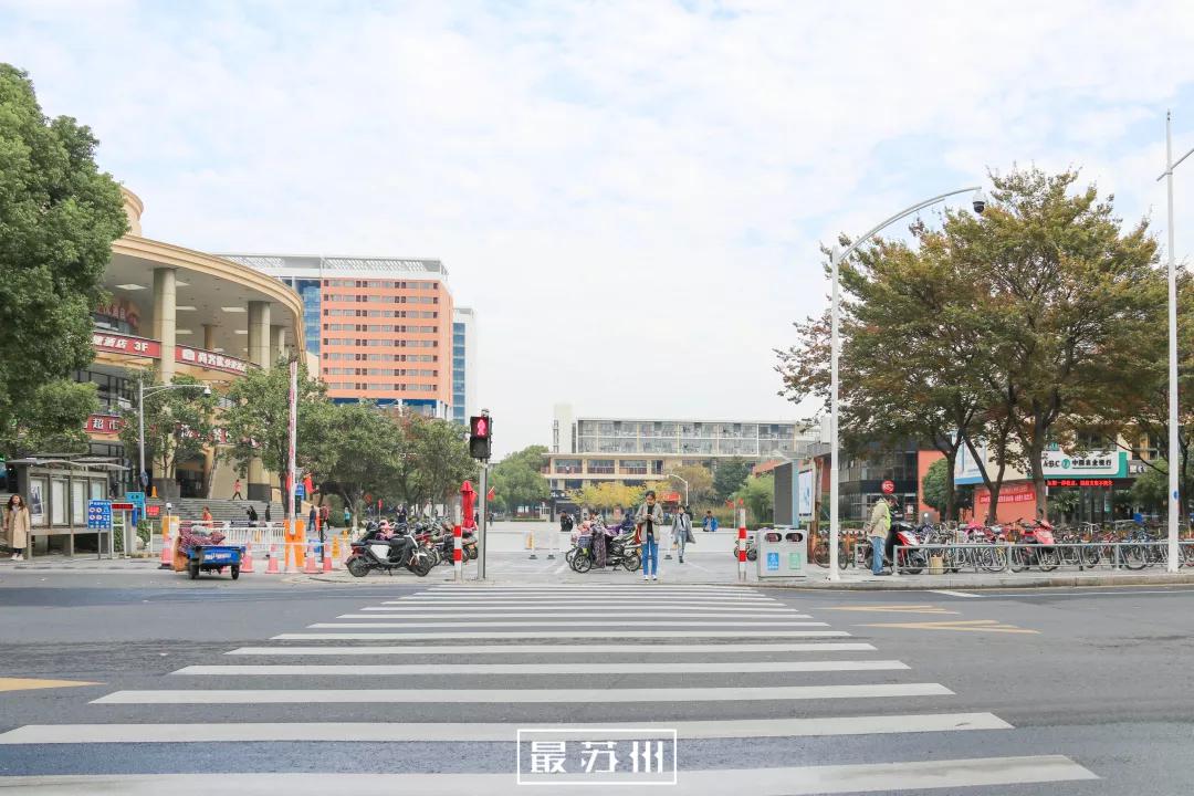 苏州独墅湖首末站开出,路过住的文荟,念过的大学,路过打闹的文星广场