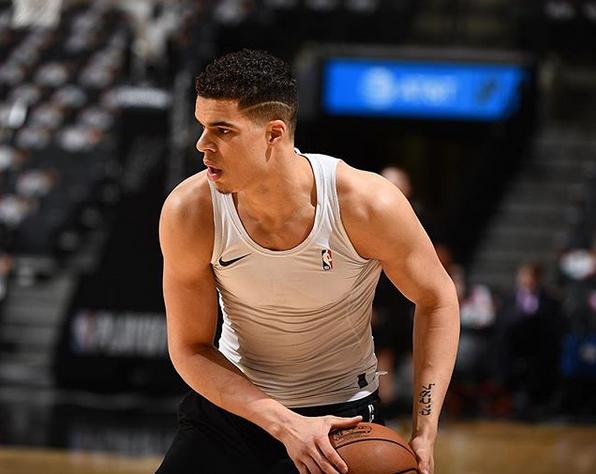 掘金波特误将泄露萧华联系方式的照片发在社媒,随后删除