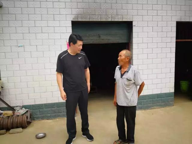 社旗县公安局长高青深入下洼山口村督导脱贫攻坚"两查一改"活动