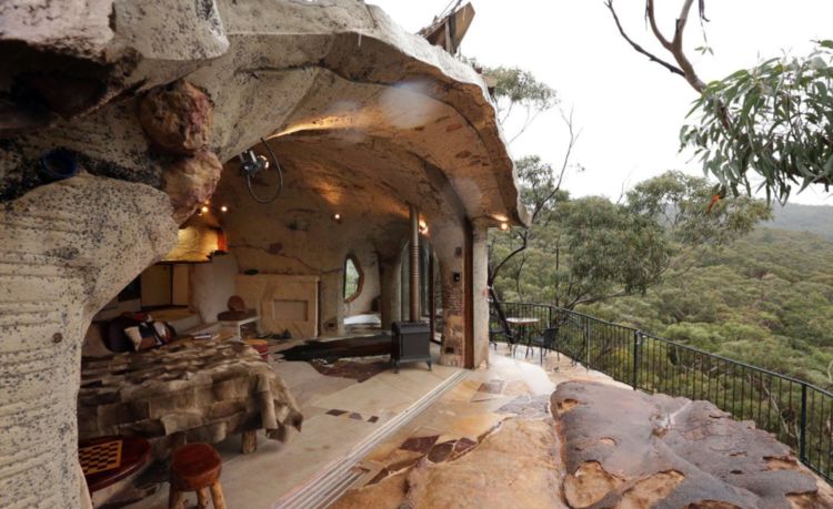 小伙在山洞中隐居25年,被找到也不肯离开,才知道原因不简单