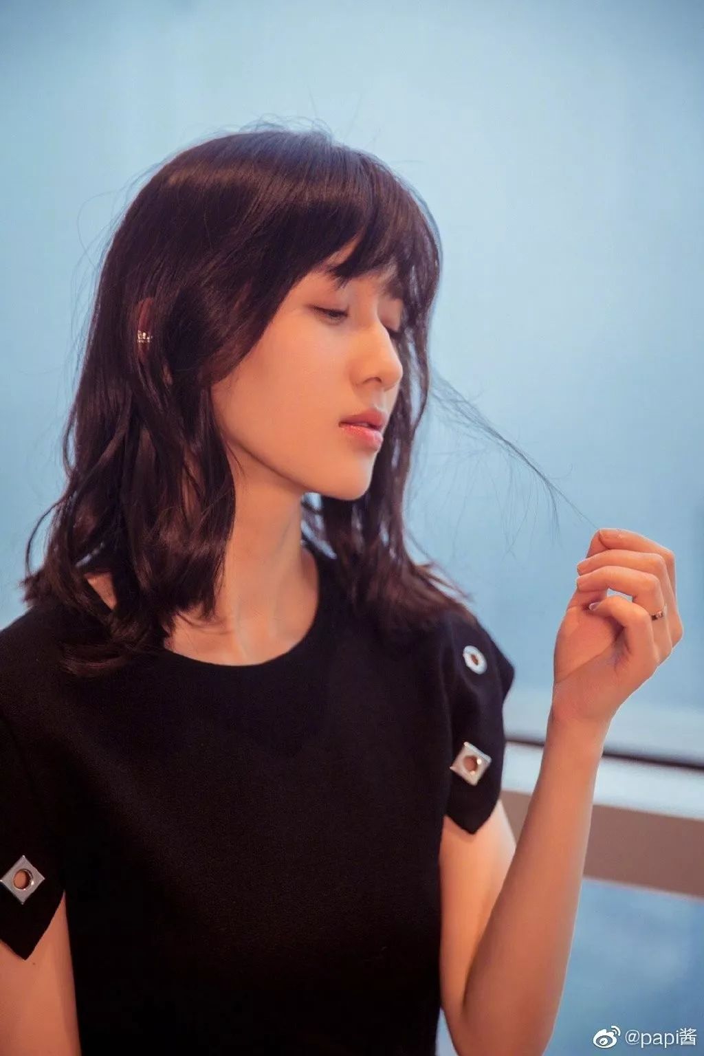 冯小刚遭碰瓷?蒋欣没戏拍?papi酱身价高?土偶要解散了?