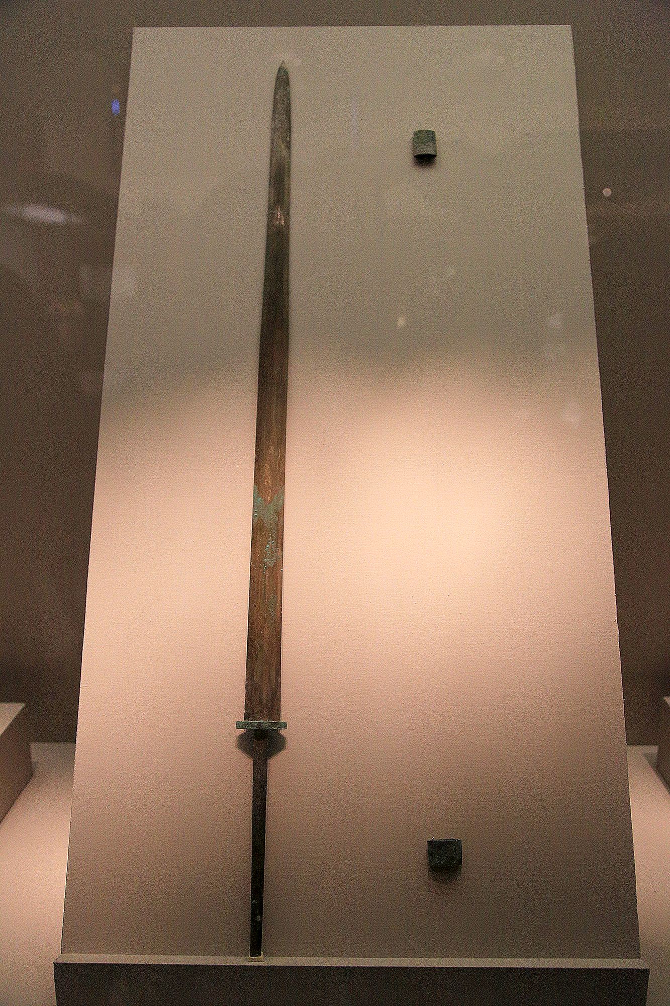 如果说文物是凝固的历史,那兵器就是凝固的战争,秦兵马俑7米长矛