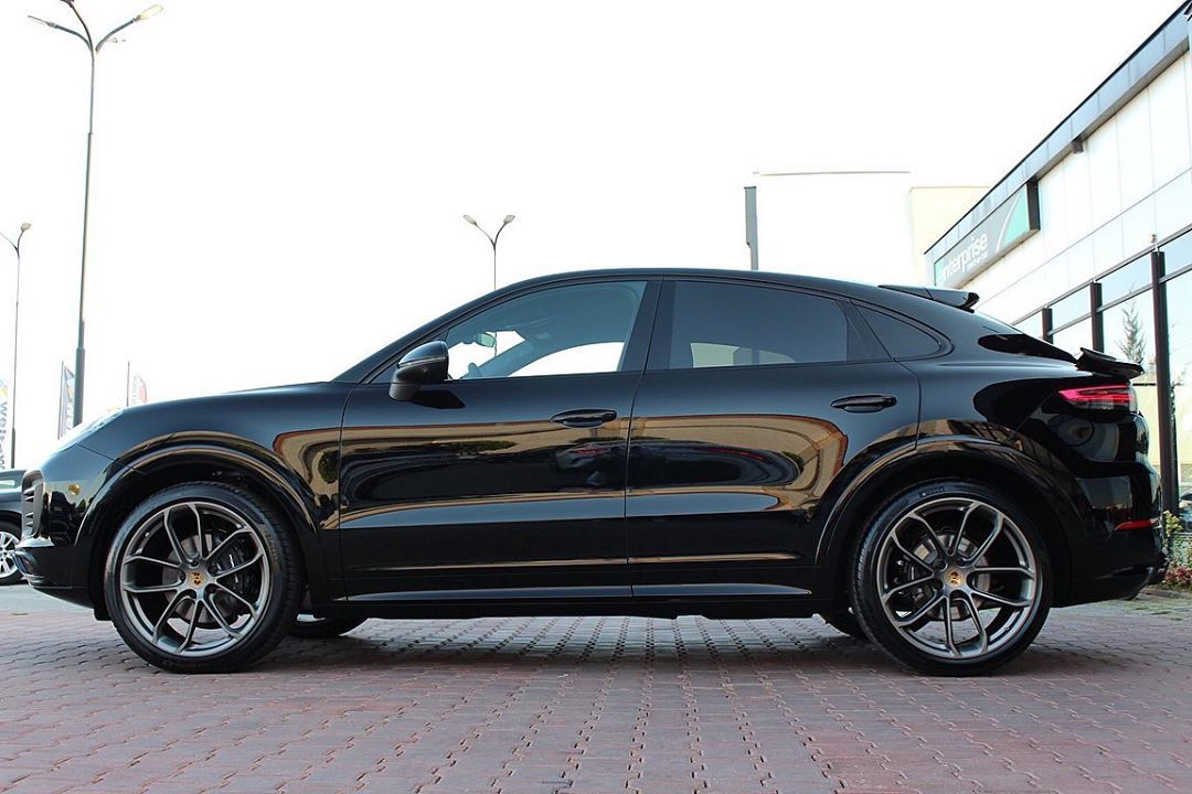 黑色的轿跑风 全新保时捷cayenne coupe海外实车